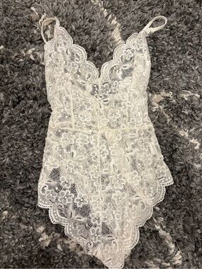 Lace Floral Bodysuit - White